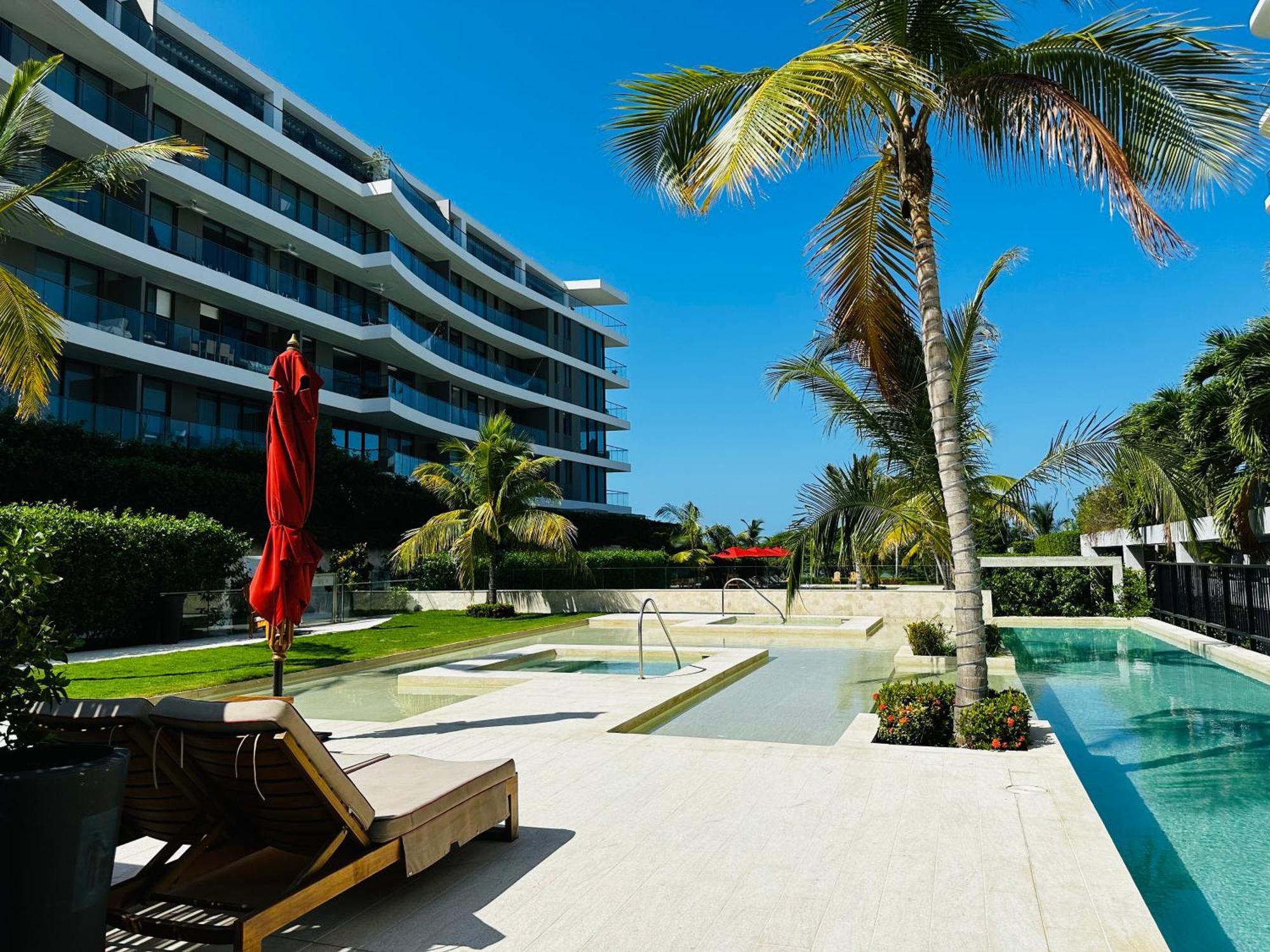 Apartahotel Fantastic Apartment/beach Front Luxury *